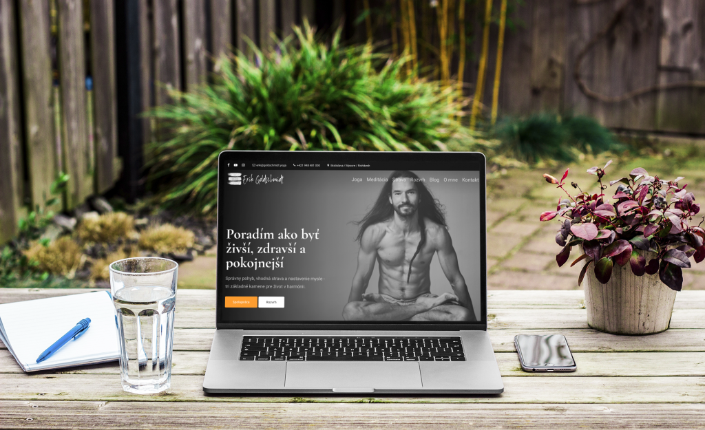 ErikGold-MacBook-Outdoor-MockUp-1-1024x625.png